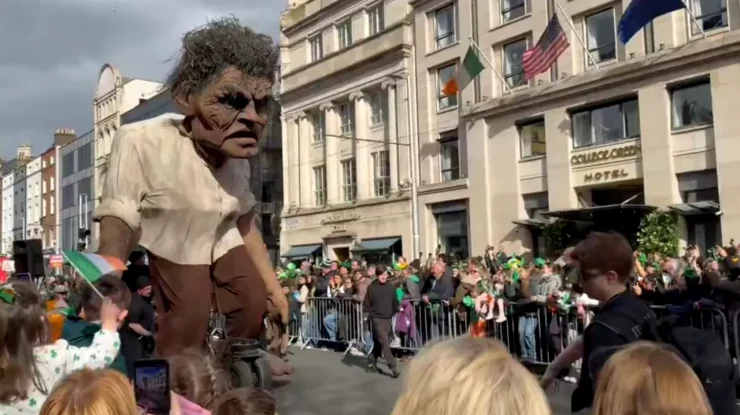 Dublin a găzduit una dintre cele mai spectaculoase parade de St. Patrick’s Day. Actorul Paul Mescal a condus festivitățile dedicate temei „Roots”