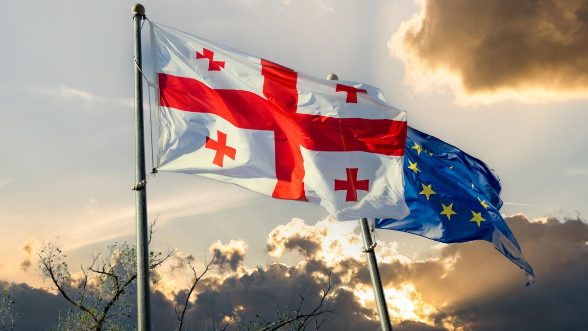 Comisia Europeană suspendă călătoriile fără viză pentru diplomații și oficialii georgieni. Decizia vine ca urmare a regresului democratic din Georgia