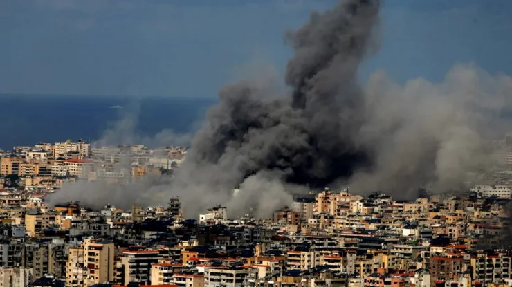 Iranul continuă atacurile în țările din Golf, în ciuda ultimelor declarații ale Președintelui Masoud Pezeshkian. Incendii și pagube au fost raportate în Kuweit, Arabia Saudită și Bahrain