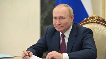 Statele Unite vor reintroduce sancțiunile petroliere impuse Rusiei „imediat după criza din Iran”