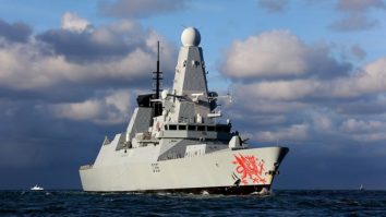 Ofiţeri britanici şi americani lucrează la un plan pentru redeschiderea Strâmtorii Ormuz