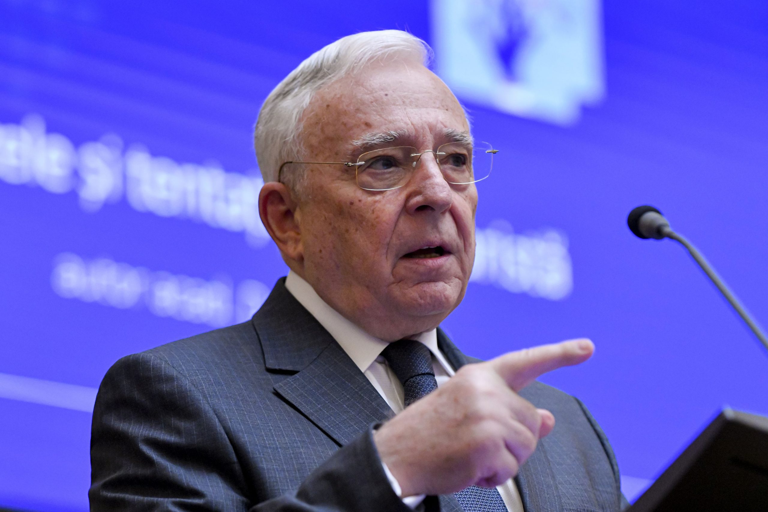 Semnal de alarmă tras de guvernatorul BNR, Mugur Isărescu: impactul războiului din Iran asupra economiei României ar putea fi unul „grav”, însă Guvernul trebuie să continue consolidarea fiscală