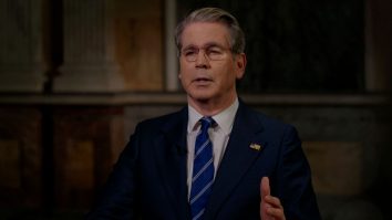 SUA ar putea escorta petrolierele prin Strâmtoarea Hormuz. Decizia vine după atacurile Iran asupra traficului maritim