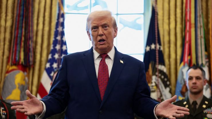 Trump anunță că a primit astăzi „un cadou mare, scump, semnificativ” din partea Iranului: „Are legătură cu petrolul și gazele. Negociem cu niște iranieni corecți, cu totul alții față de cei care erau la început. Asistăm la o schimbare de regim. Acest război e câștigat”