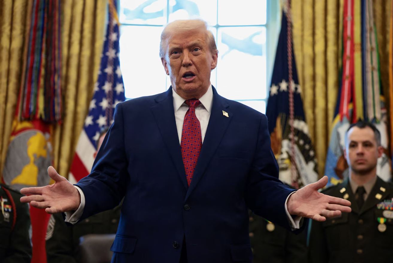 Trump anunță că a primit astăzi „un cadou mare, scump, semnificativ” din partea Iranului: „Are legătură cu petrolul și gazele. Negociem cu niște iranieni corecți, cu totul alții față de cei care erau la început. Asistăm la o schimbare de regim. Acest război e câștigat”