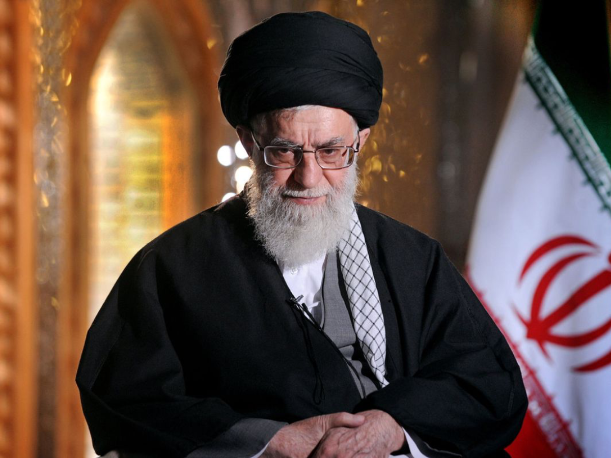 Televiziunea de Stat din Iran confirmă oficial moartea Liderului Suprem Ali Khamenei. Autoritățile anunță 40 de zile de doliu și 7 zile de sărbătoare națională în onoarea Ayatollahului. Mesajul Gărzii revoluționare