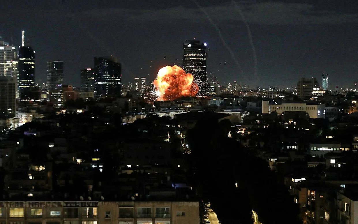 Israel este atacat de rachete lansate din Liban, pentru prima dată în ultimele 4 luni. Gruparea teroristă Hezbollah a avertizat că se va alătura Iranului împotriva „agresiunii SUA-Israel”