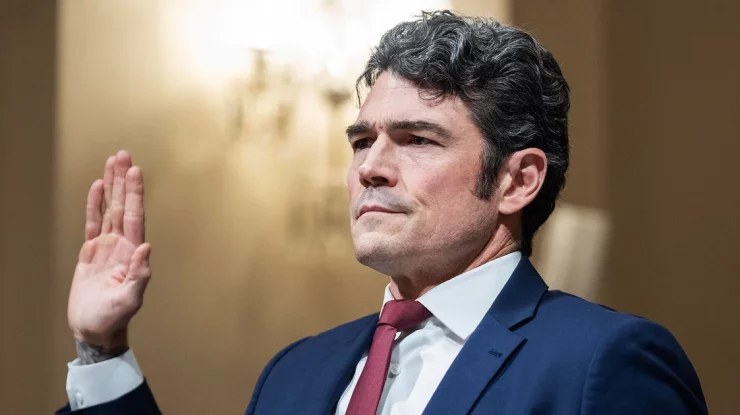 FBI îl investighează pe Joe Kent, fostul Șef al Centrului Național de Contraterorism, după ce a dezvăluit că războiul din Iran „a fost decizia Israelului”. Kent și-a dat demisia în semn de protest: „Iranul nu era o amenințare iminentă pentru țara noastră”