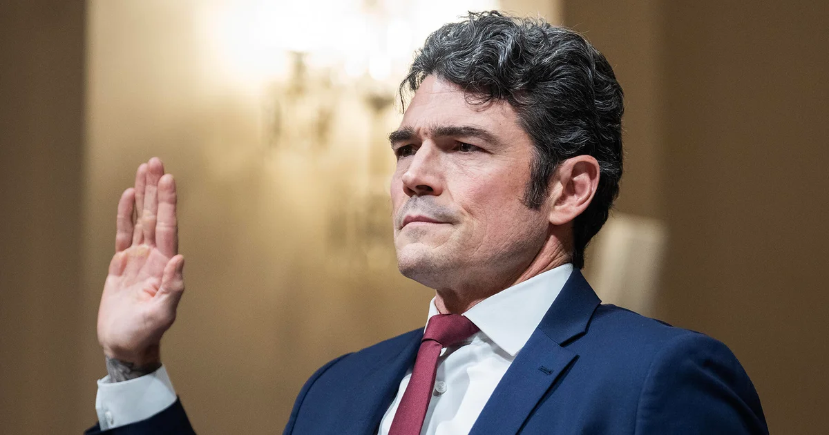 FBI îl investighează pe Joe Kent, fostul Șef al Centrului Național de Contraterorism, după ce a dezvăluit că războiul din Iran „a fost decizia Israelului”. Kent și-a dat demisia în semn de protest: „Iranul nu era o amenințare iminentă pentru țara noastră”