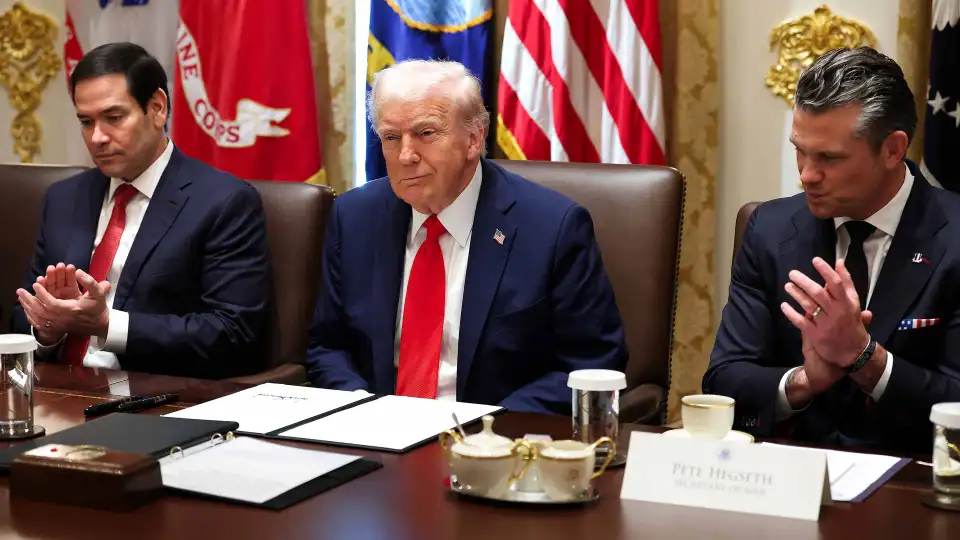 Trump dezvăluie ce cadou „mare și scump” a primit din partea Iranului: „I-am distrus complet, normal că vor să negocieze. Ne imploră să facem un acord cu ei”