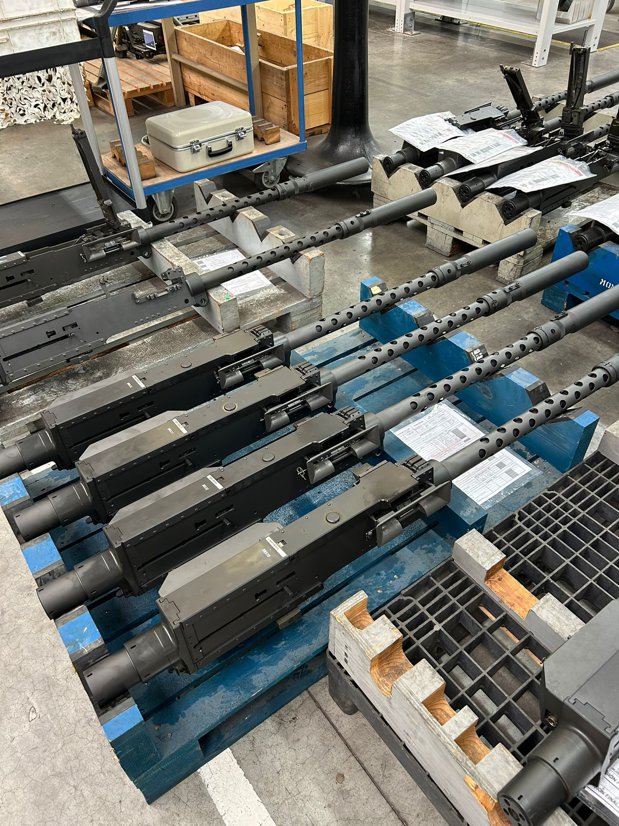 21 de programe de înzestrare şi un Guvern copleşit. E loc de „favoritism” în programul de înzestrare cu armament individual tip NATO?