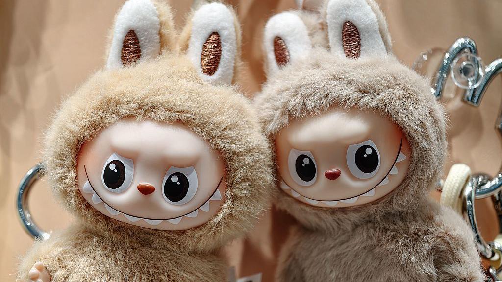 Filmul „Labubu” a fost confirmat oficial. Proiectul va fi regizat de Paul King, cunoscut pentru filmele „Paddington” și „Wonka”