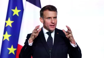 Macron a vorbit la telefon cu Pezeshkian, Președintele Iranului. Franța cere Iranului „să oprească atacurile asupra țărilor din Orientul Mijlociu” și să „împiedice închiderea Strâmtorii Ormuz”. Președintele francez va călători mâine în Cipru, după ce statul a fost atacat cu drone iraniene. Franța a dislocat nave de război în Mediterană