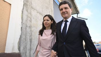 Mirabela Grădinaru, partenera lui Nicușor Dan, a fost invitată de Melania Trump la Casa Albă, la un eveniment cu alte Prime Doamne. Nicușor încă așteaptă invitația lui Trump