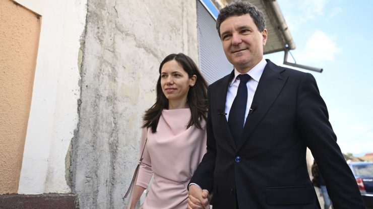 Mirabela Grădinaru, partenera lui Nicușor Dan, a fost invitată de Melania Trump la Casa Albă, la un eveniment cu alte Prime Doamne. Nicușor încă așteaptă invitația lui Trump