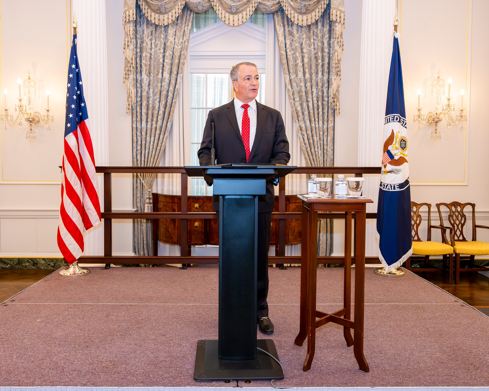 Darryl Nirenberg, noul Ambasador al SUA în România nominalizat oficial de Donald Trump, vine marți la București. Se va întâlni cu Președintele României, Nicușor Dan