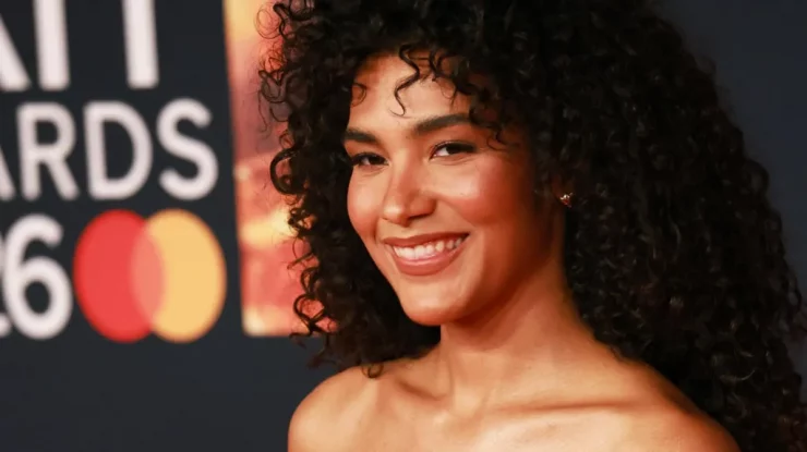 Cântăreața britanică Olivia Dean a fost desemnată noua „regină a muzicii pop” din Marea Britanie, după ce a câștigat patru trofee la gala Brit Awards