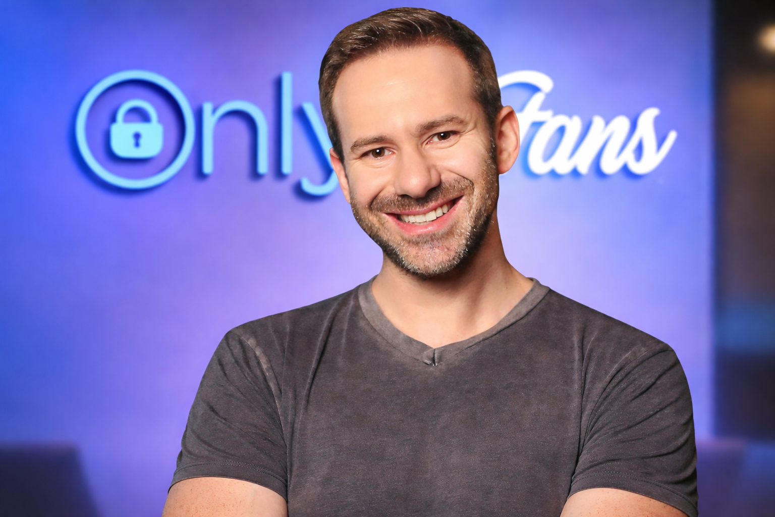 Proprietarul OnlyFans, Leonid Radvinsky, a murit la 43 de ani din cauza cancerului. Sub conducerea sa, platforma a devenit un fenomen de peste 8 miliarde de dolari