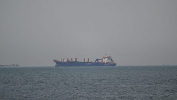 Iranul a plasat aproximativ o duzină de mine în Strâmtoarea Ormuz, spun surse CNN. Trump a amenințat cu „consecințe militare nemaivăzute” dacă nu „deminează imediat”