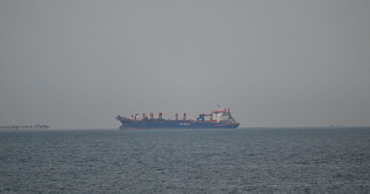 Iranul a plasat aproximativ o duzină de mine în Strâmtoarea Ormuz, spun surse CNN. Trump a amenințat cu „consecințe militare nemaivăzute” dacă nu „deminează imediat”