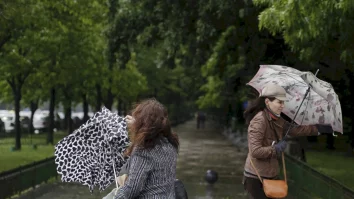 Vremea se schimbă brusc la București: ploi și răcire accentuată până duminică. Vântul va sufla cu rafale de până la 55 km/h