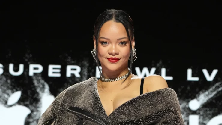 Rihanna a fost ținta unui atac armat. O femeie a tras 7 focuri asupra vilei artistei din Beverly Hills