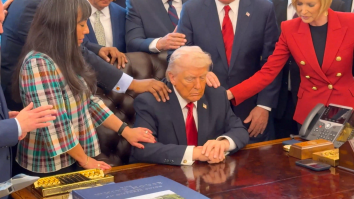 Rugăciuni la Casa Albă, în mijlocul Operațiunii SUA-Israel împotriva Iranului. Trump, înconjurat de pastori evanghelici: „Tată, ne rugăm ca Tu să continui să-i dai Președintelui nostru puterea de care are nevoie”