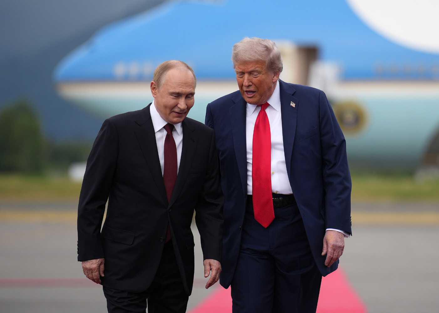 Trump a refuzat propunerea lui Putin de a muta în Rusia uraniul îmbogățit al Iranului, ca parte a unui acord de încheiere a războiului. Statele Unite sunt hotărâte să preia controlul asupra celor 450 de kilograme de uraniu îmbogățit la 60%