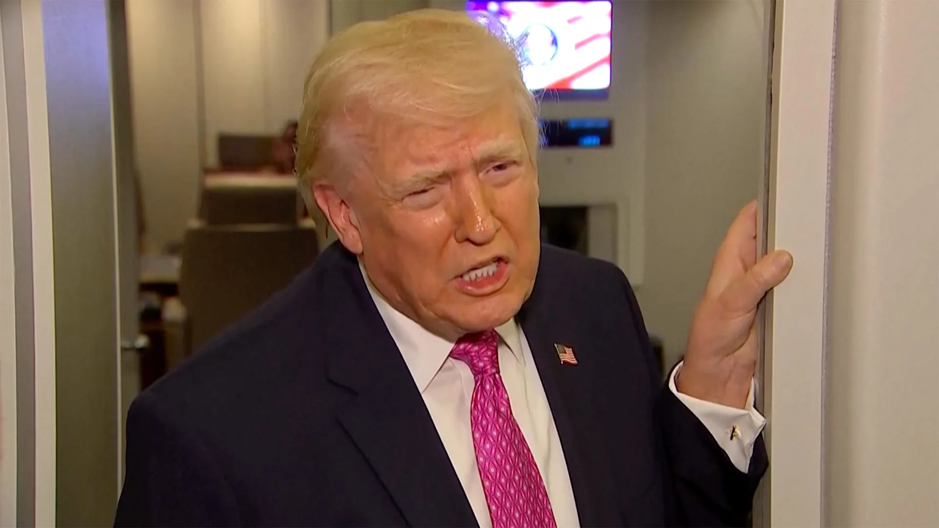 Donald Trump anunță că „Iran a acceptat majoritatea punctelor” din planul american. Teheranul a trimis „cadou” 20 de vapoare cu petrol către Statele Unite