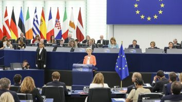 Uniunea Europeană a aprobat noi sancțiuni împotriva a 19 „oficiali și entități” din Iran: „Transmitem Teheranului un mesaj: Viitorul Iranului nu poate fi construit pe represiune”