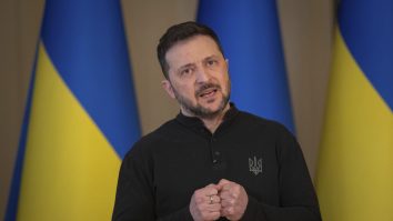 Negocierile de pace pentru Ucraina se amână. Trump se concentrează pe războiul din Iran, dar îl acuză pe Zelenski că refuză să semneze un acord cu Putin