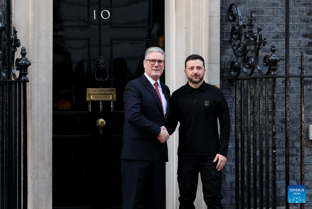 Zelenski se află în Marea Britanie pentru un nou parteneriat Ucraina-UK privind dronele. Sir Keir Starmer avertizează: „Atenția noastră trebuie să rămână pe Ucraina, în ciuda războiului din Iran”