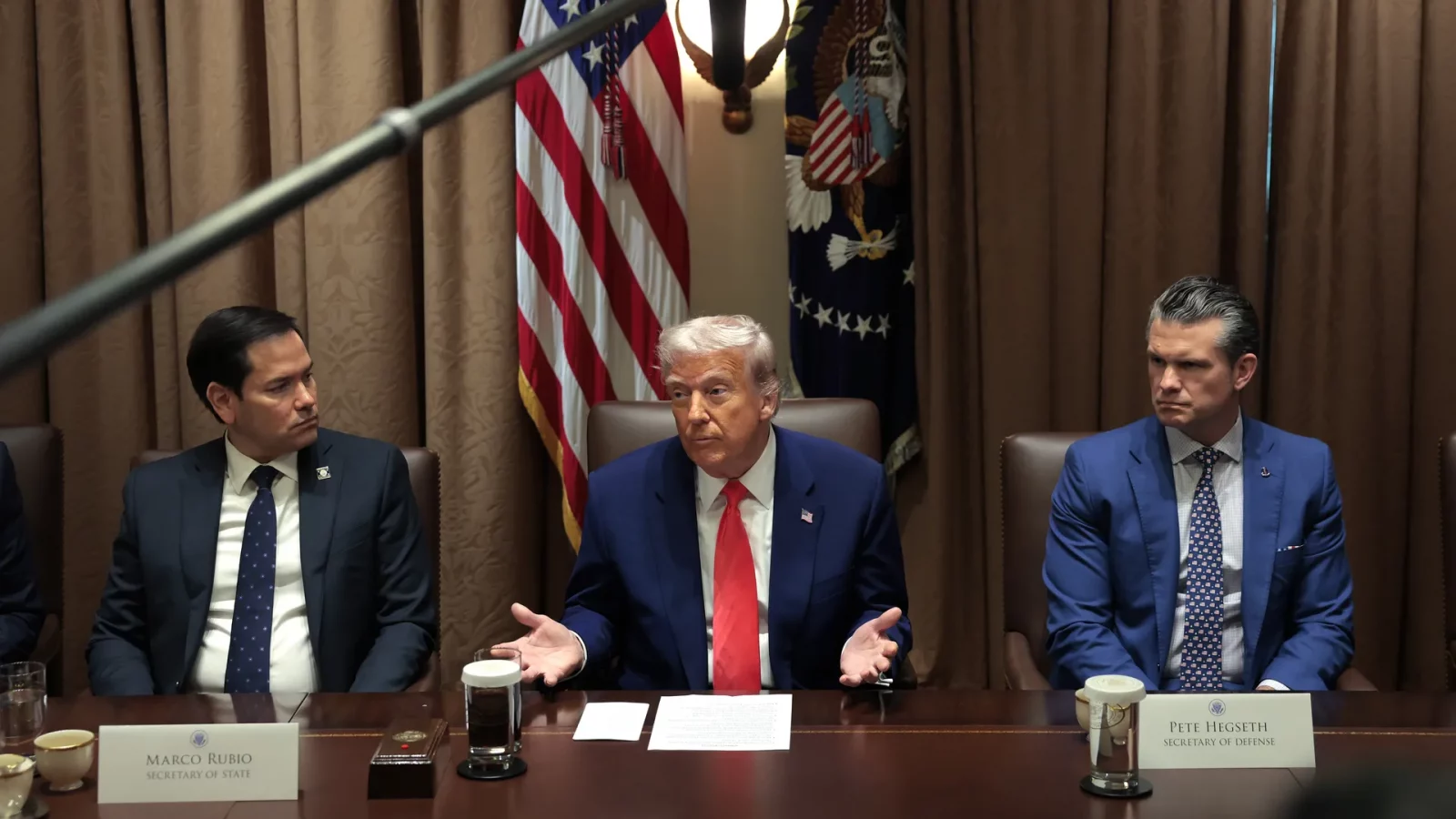 Trump și-a informat echipa de securitate să se pregătească pentru extinderea blocadei SUA în Strâmtoarea Ormuz: „Iranul e în colaps”