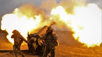 2261567 ukrainian servicemen firing d 30 howitzer