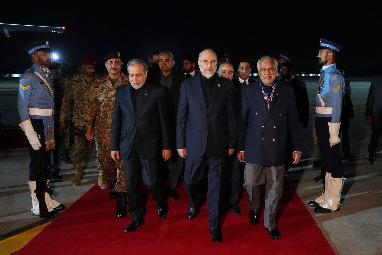 Delegația Iranului, condusă de Mohammad Ghalibaf, a ajuns în Islamabad pentru negocierile cu SUA. Pakistanul promite „să facă tot posibilul” pentru succesul negocierilor, decisive pentru pacea în Orientul Mijlociu. Din cine sunt formate delegațiile americane și iraniene