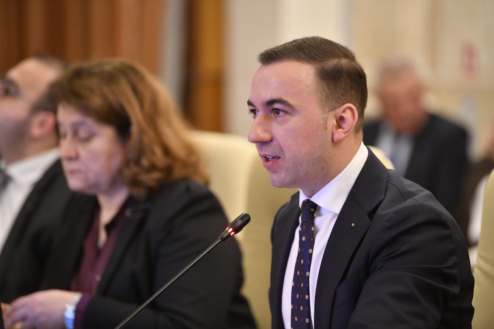 Bogdan Ivan: Rafinăria Petrotel ar putea fi redeschisă în 45 de zile, după ce România a obținut derogări din partea SUA de la aplicarea sancțiunilor. Statele Unite au prelungit cu 6 luni derogarea pentru benzinăriile Lukoil din afara Rusiei