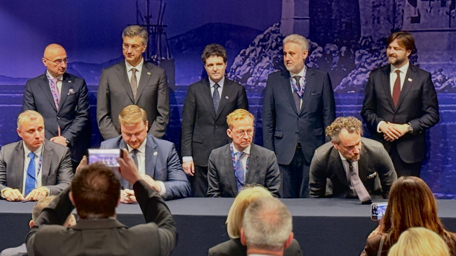 Nicușor Dan, după Summitul celor Trei Mări: România a înregistrat pași importanți pentru dezvoltarea economiei. A fost semnat un Memorandum de Înțelegere între Compania Națională Administrația Porturilor Maritime Constanța și Autoritatea Portului Rijeka