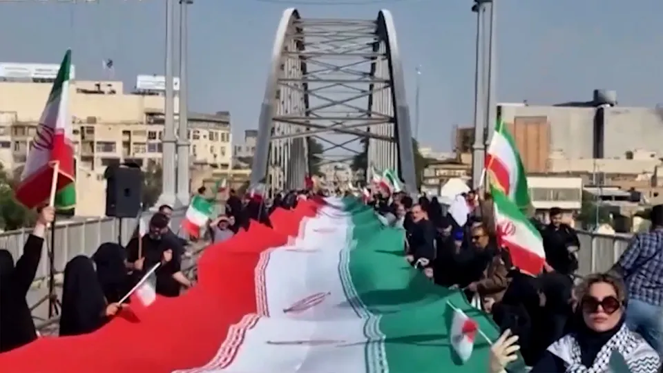 Regimul iranian cere iranienilor să facă „scut uman” în jurul centralelor electrice și pe poduri, pe fondul amenințărilor lui Trump de a le „arunca în aer” peste câteva ore, când expiră ultimatumul. Președintele Iranului: „14 milioane de iranieni sunt gata să se sacrifice pentru Iran, inclusiv eu”