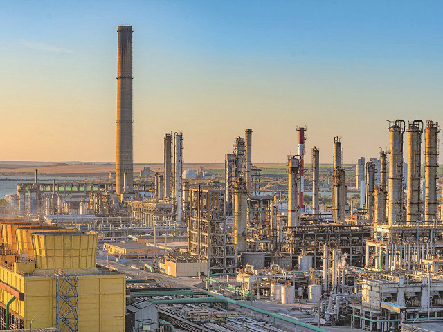 Rafinăria Petromidia și-a reluat activitatea și funcționează la capacitate maximă, anunță  Bogdan Ivan. Rafinăria acoperă aproximativ 27% din consumul intern de motorină și benzină
