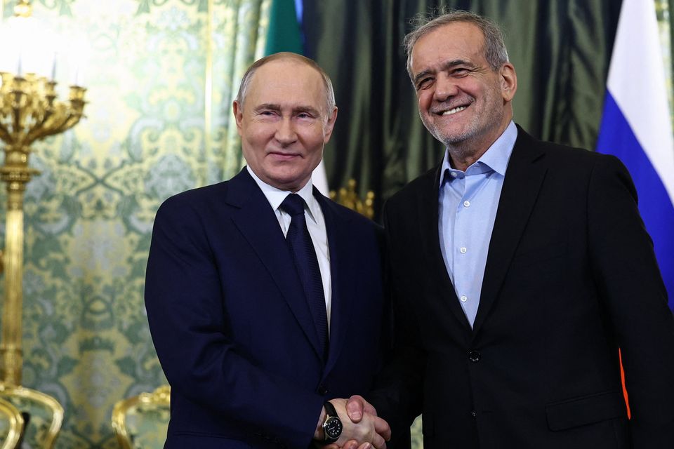 Președintele Iranului a discutat cu Putin după negocierile eșuate SUA-Iran din Islamabad: „Iranul este pe deplin pregătit să încheie un acord echilibrat și echitabil”. Trump anunță că va relua bombardamentele asupra Iranului „la momentul potrivit”