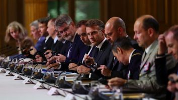 Tensiuni pe buget la summitul UE din Cipru. Friedrich Merz cere reducerea cheltuielilor. Volodimir Zelenski face presiuni pentru aderare, dar liderii europeni rămân rezervați