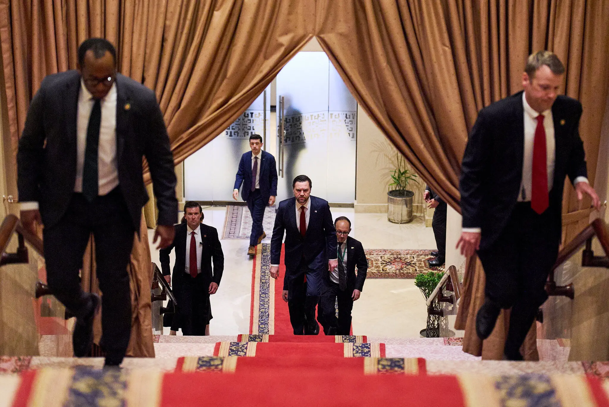 BREAKING NEWS. Negocierile SUA-Iran din Islamabad s-au încheiat fără niciun acord, după 21 de ore de discuții intense. J.D. Vance și delegația americană se întorc în SUA: „Veste proastă pentru Iran”