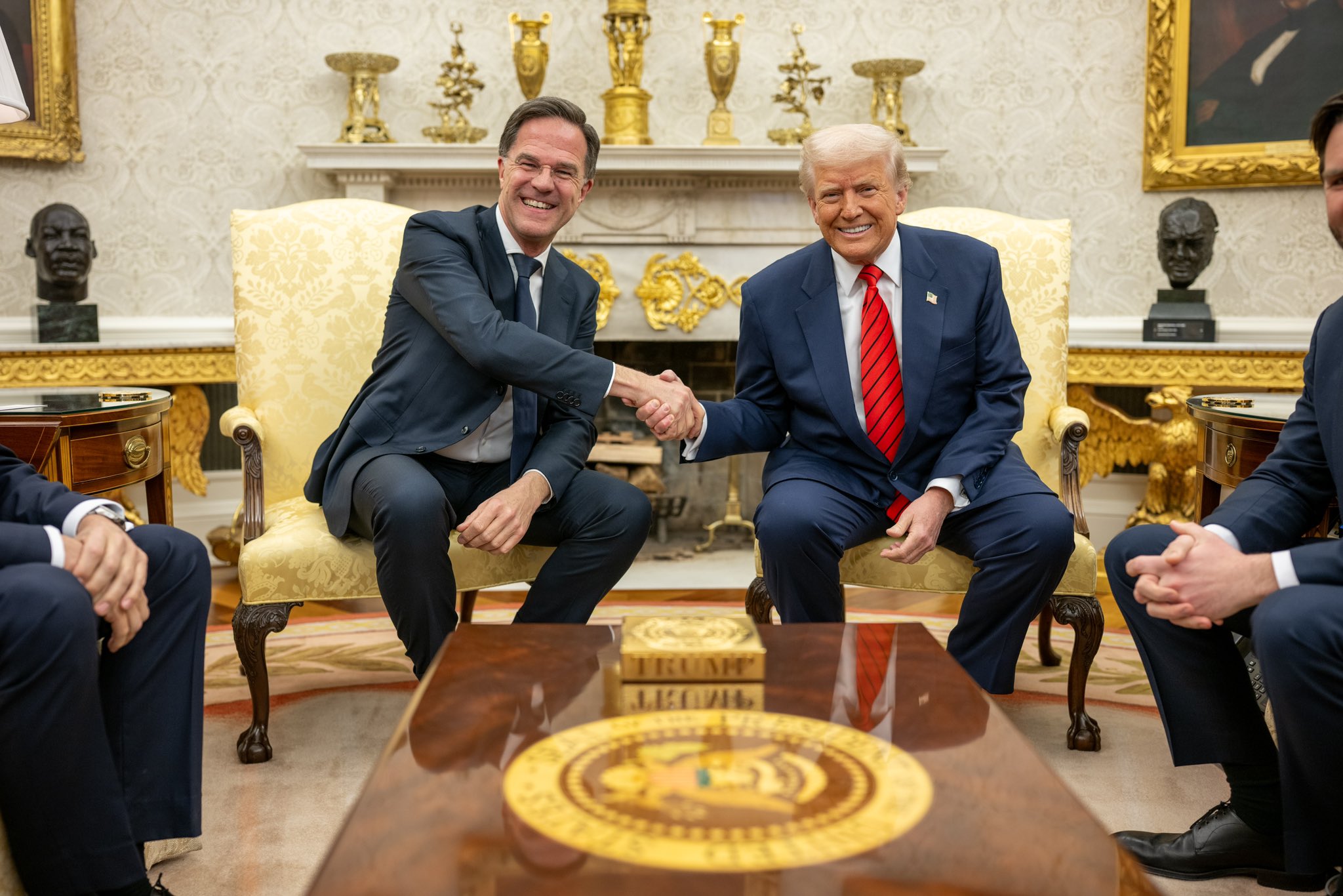 Trump, față în față cu Rutte după ce a amenințat că va retrage Statele Unite din NATO. Secretarul General al Alianței Nord-Atlantice discută în această seară cu Președintele SUA la Casa Albă