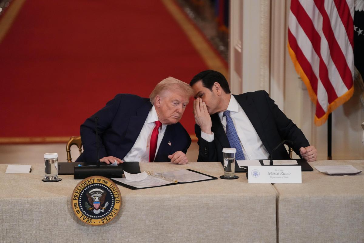 Trump nu va veni la Summitul B9 din România, însă Marco Rubio ar putea reprezenta SUA. Trump ar fi trimis României o scrisoare în care mulțumește pentru sprijinul acordat în războiul din Iran