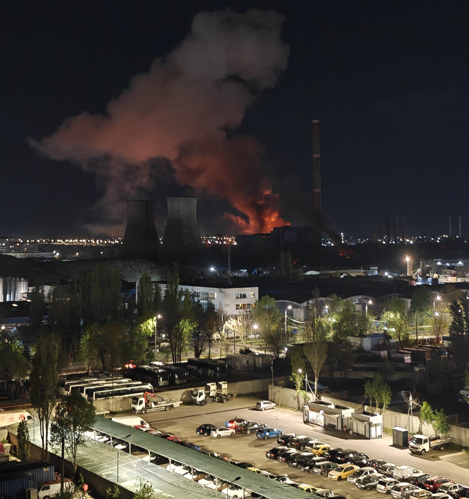 Incendiul de la CET Vest a lăsat peste 3.700 de blocuri fără apă caldă. ELCEN: Alimentarea cu energie electrică pentru consumatorii din București nu este afectată. Ministrul Energiei spune că reparațiile pot dura până la un an