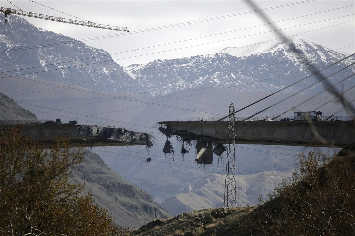 Statele Unite și Israelul intensifică atacurile asupra Iranului, înainte ca ultimatumul să expire: 8 poduri din Iran și Insula Kharg, printre țintele vizate astăzi. Trump: „În această seară, toată civilizația din Iran va muri”