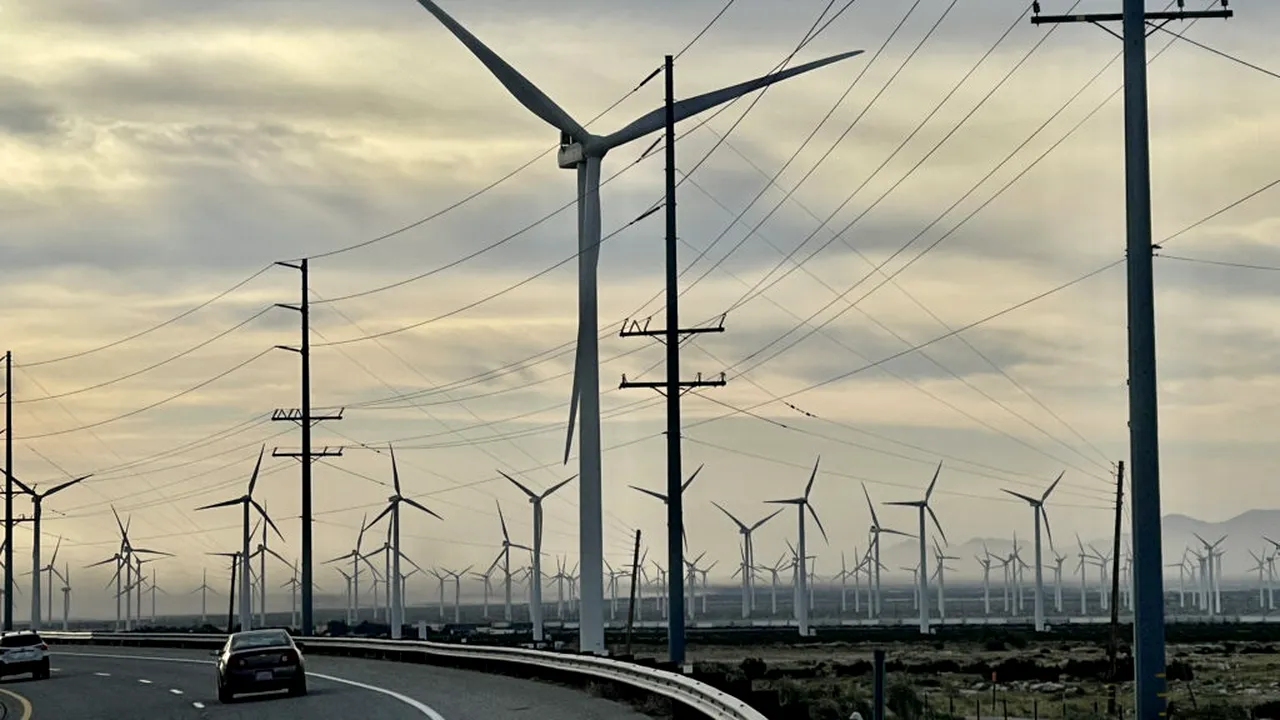 România adaugă noi parcuri eoliene și fotovoltaice, cu capacități de peste 160 MW