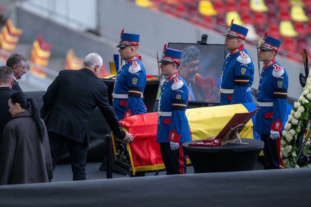 Mircea Lucescu a fost condus astăzi pe ultimul drum, după o viață de sacrificiu din dragoste pentru fotbal și pentru România. Ce moștenire lasă României „Il Luce”, al treilea cel mai titrat antrenor din lume