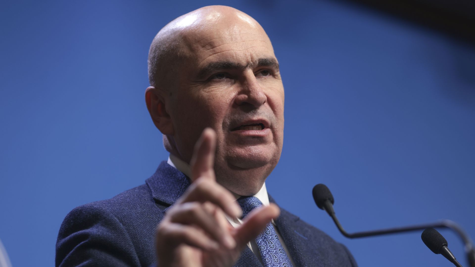 PSD și AUR anunță că vor depune împreună o moțiune de cenzură împotriva Guvernului Bolojan