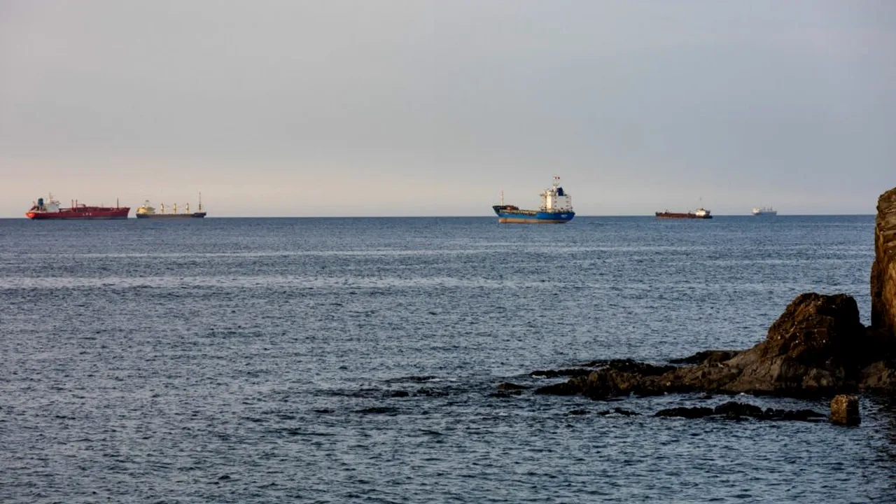 Marina SUA a confiscat o navă iraniană în Golful Oman, care încerca să ocolească blocada navală. Iranul amenință „că va răspunde”